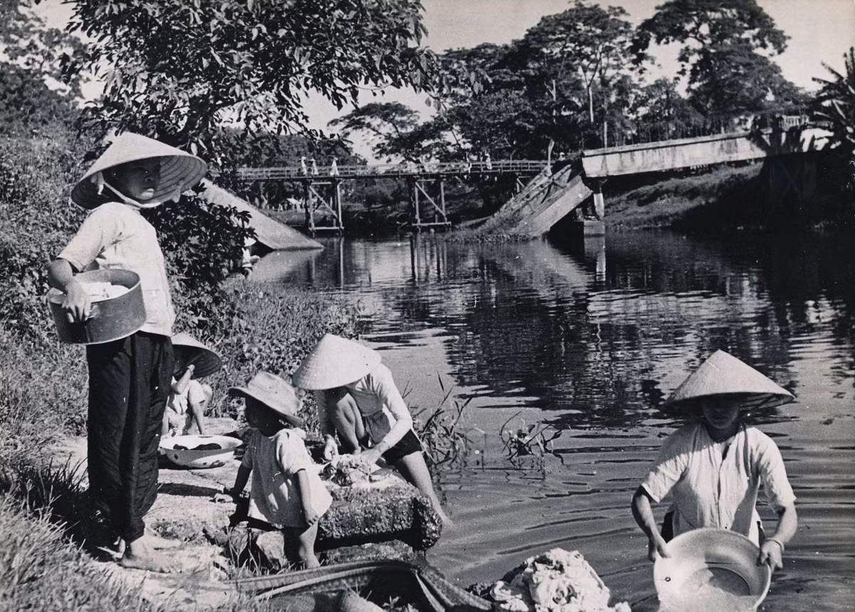 Bến nước quê ở Huế.