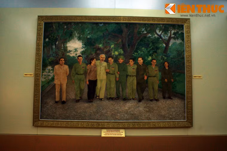 Bảo tàng là nơi lưu giữ hơn 10.000 tư liệu, hiện vật và 3.300 đầu sách chuyên đề về Chủ tịch Hồ Chí Minh.