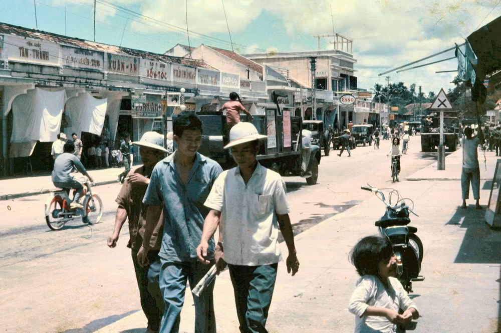 Quang cảnh ở đường phố trung tâm thị xã Tây Ninh năm 1965.