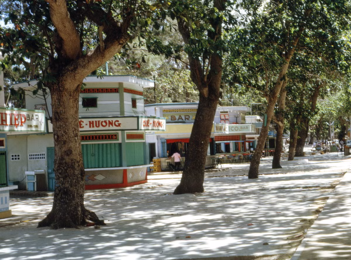 Hinh anh kho quen ve Vung Tau nam 1967–1968 cua Peter Edwards (1)