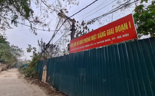 Gần 2 thập kỷ “nuôi” cỏ dại, Khu đô thị mới Thịnh Liệt hoang tàn, nhếch nhác - Hình 4 Gan 2 thap ky “nuoi” co dai, Khu do thi moi Thinh Liet hoang tan, nhech nhac-Hinh-4