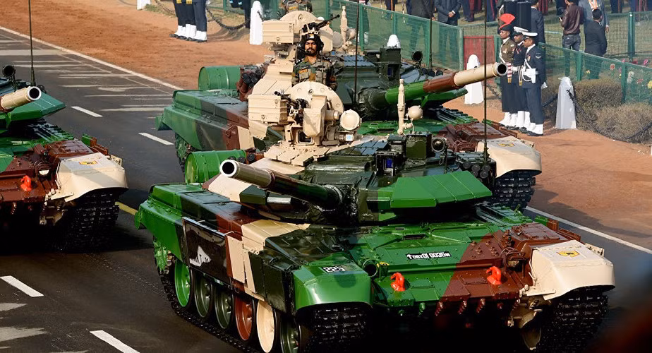 Tại Ấn Độ, T-90S còn được biết tới với cái tên Bhishma. Đây cũng chính là xe tăng chiến đấu chủ lực của Quân đội Ấn Độ.
