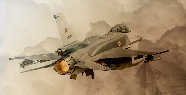Trong diễn biến khác, lực lượng Quân đội quốc gia Syria (NSA) thân Thổ Nhĩ Kỳ hôm 17/10 đã phát hiện một trung tâm giám sát chiến trường của SDF nằm gần thị trấn Ras Al Ayn.