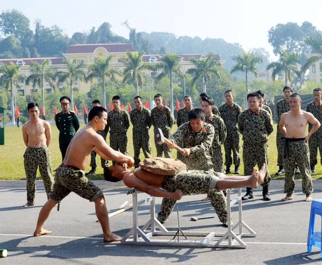 Đây chính là yếu tố cơ bản khẳng định bản lĩnh, trình độ tinh thông nghiệp vụ của cán bộ, chiến đấu viên đơn vị chống khủng bố của LLVT Quân khu 3, xứng đáng là lực lượng chiến đấu trung thành, tin cậy, sẵn sàng xử lý nhanh và hiệu quả những tình huống phức tạp, bất ngờ có thể xảy ra.