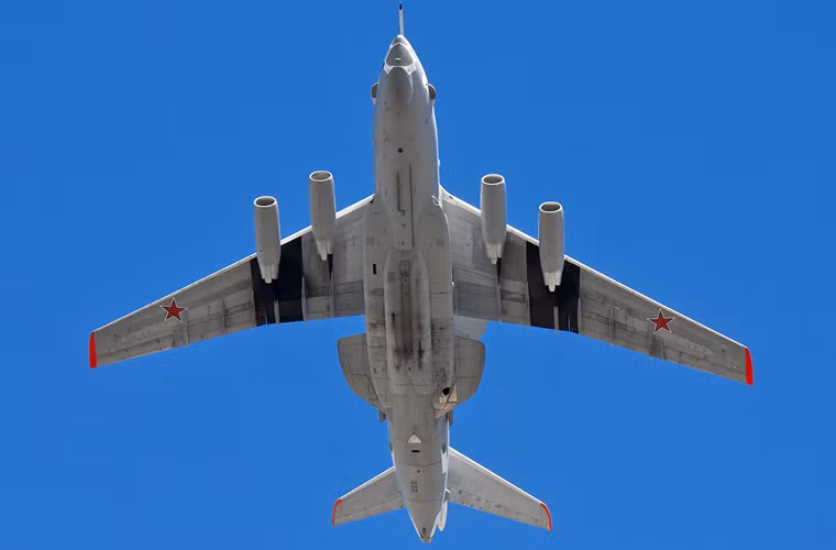 A-50 được phát triển lấy cơ sở nền tảng vận tải cơ hạng nặng Il-76MD, trọng lượng tổng thể cất cánh lên tới 170 tấn, dài 49,59m, sải cánh 50,5m, cao 14,76m.