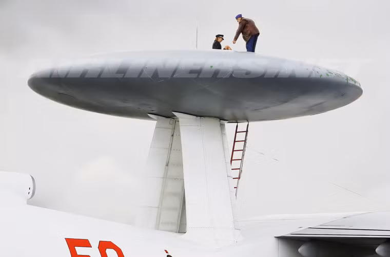 Hệ thống radar trên A-50 có khả năng phát hiện 50 mục tiêu cùng lúc trong phạm vi 230km, có thể phát hiện mục tiêu mặt đất, tàu chiến cách xa đến 400km. Khả năng chỉ huy trên không của A-50 cũng rất mạnh mẽ khi có thể kiểm soát, chỉ huy 10 máy bay chiến đấu đánh chặn đối phương cả ở trên không và mặt đất.