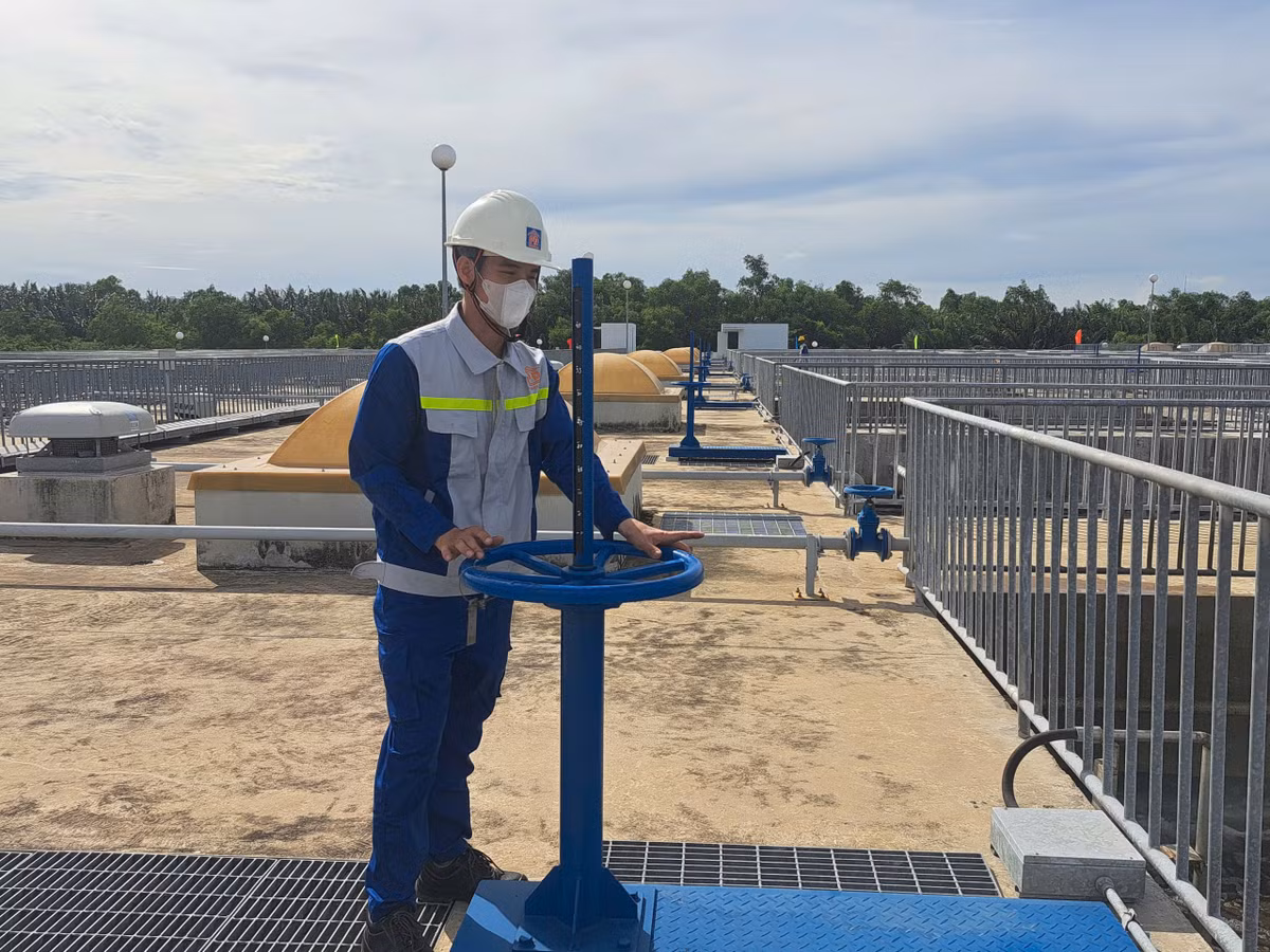 Hệ thống công trình biến nhiều dòng kênh ở TP HCM xanh trở lại - Hình 4 He thong cong trinh bien nhieu dong kenh o TP HCM xanh tro lai-Hinh-4