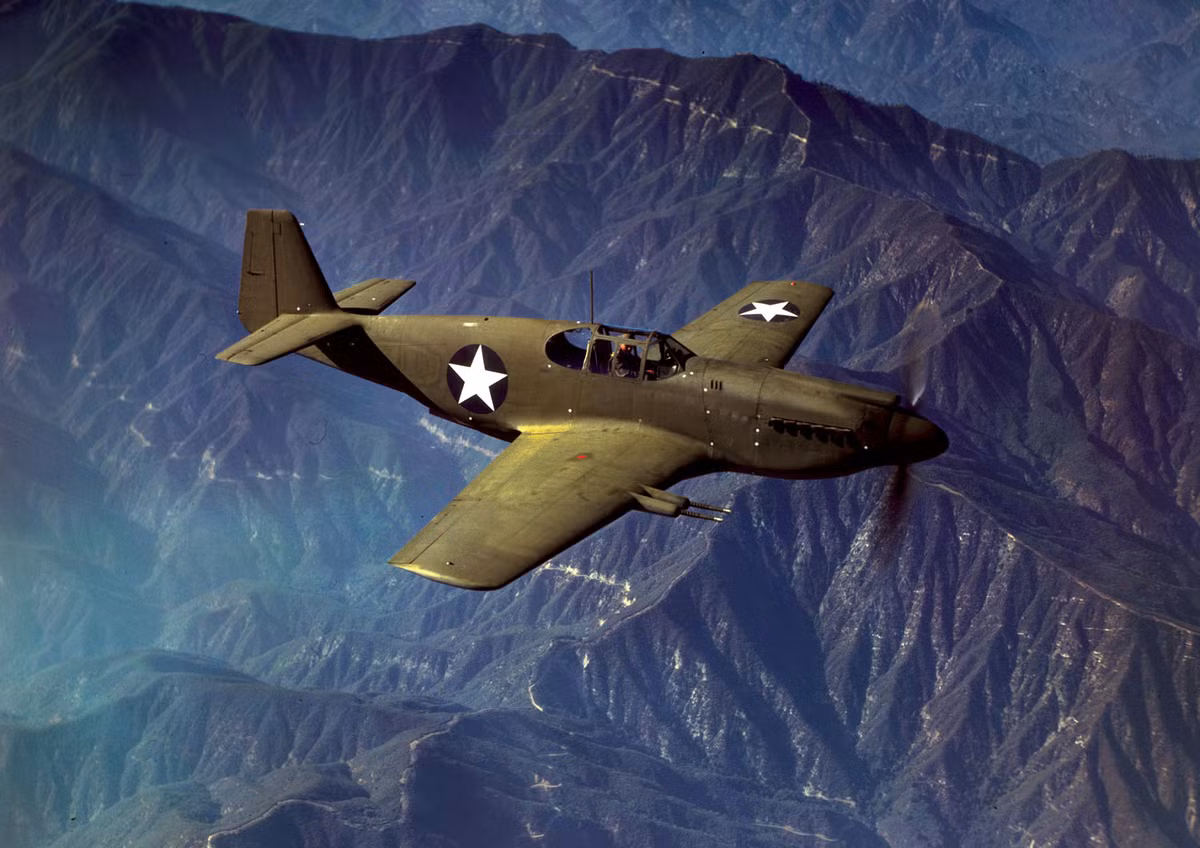 Thêm nữa, tiêm kích P-51 được trang bị 6 súng máy 12,7 mm, 2 quả bom nặng 907 kg hoặc 10 rocket 127 mm. Với những trang bị này, Mỹ tiêu diệt và phá hủy được nhiều mục tiêu quan trọng của quân phát xít.