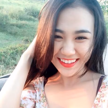 Tuy nhiên, tranh cãi nổ ra khi nhiều dân mạng tinh ý bóc mẽ câu chuyện "chăm người yêu chạy thận" được lan truyền trước đó chỉ là bịa đặt. Dựa vào những điểm đáng ngờ trong bức ảnh gây sốt trên mạng, một bộ phận người quay sang chỉ trích nữ nhân vật chính và cho rằng cô là người "sống ảo", tự bịa ra câu chuyện chăm sóc người yêu để thu hút sự chú ý của người khác về phía mình. Nhưng sau đó, do mọi chuyện đi quá xa, cô nàng hot girl 9X nổi tiếng vì lý do không tưởng này cũng đã phải lộ diện và lên tiếng đính chính lại mọi thứ.