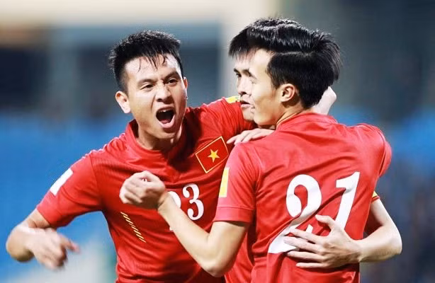 Tuyen Viet Nam deo bang den trong tran gap Iraq