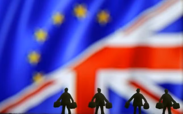Hình ảnh về việc Brexit (Anh nên đi hay ở EU).