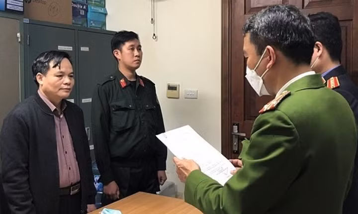 Kết quả điều tra ban đầu xác định, bị can Tuấn đã có hành vi thông đồng, cấu kết với Việt Á thực hiện các hành vi trái pháp luật khi tổ chức đấu thầu mua kit xét nghiệm COVID-19 do công ty này sản xuất. Tổng giá trị các hợp đồng mua kit xét nghiệm giữa Công ty Phan Anh, CDC Bắc Giang với Việt Á là hơn 148 tỷ đồng.