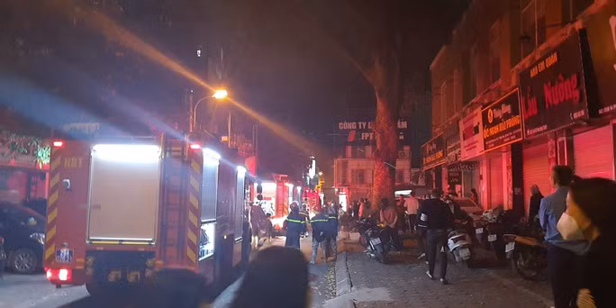 Chay nha luc rang sang o Ha Noi, 5 nguoi tu vong