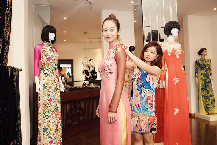 Bác sĩ còn khuyên Jennifer Phạm nghỉ ngơi thêm một thời gian và tránh vận động mạnh.