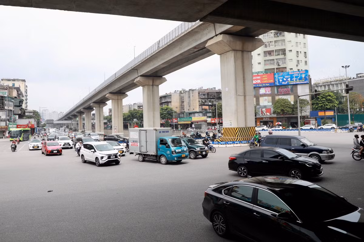 Để mở rộng thi công hệ thống hố ga thu tại dự án hệ thống xử lý nước thải Yên Xá, chủ đầu tư dự án vừa thông báo bắt đầu dựng các hàng rào trên đường Nguyễn Trãi (quận Thanh Xuân, Hà Nội) từ 3/6 tới để thi công 8 hố ga thu tại đây.