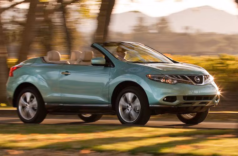Nissan Murano chưa bao giờ là một dòng xe mui đẹp, nhưng giá khá ổn dù trang bị nhiều và mang dáng thể thao lại có thêm kho chứa hàng. Nhưng Murano CrossCabriolet thì không phải vậy. Đầu năm 2015, hàng tồn CrossCabriolet cũng được đem thanh lý.