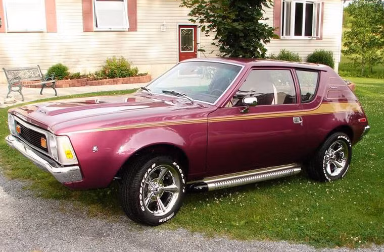 Xét về mặt tỉ lệ, AMC Gremlin được xem là tệ nhất. Nhìn từ cạnh bên, phụ thuộc vào góc nhìn, chiếc xe cứ như là bậc cửa, then cửa và giống như chiếc giày chạy bộ thiết kế lỗi. AMC đã thất bại khi đưa ra hình ảnh tự do như “ngựa hoang” của Ford Mustang, thay vào đó là hình ảnh chú cẩu có vấn đề về sức khoẻ.