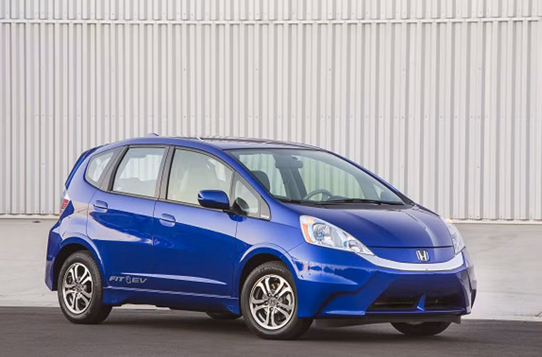 Fit EV xuất hiện không lâu trên thế giới này. Trên thực tế, Honda cho ra đời dòng xe này để đáp ứng các tiêu chuẩn môi trường khắc khe của Hoa Kỳ, nhưng hãng chưa từng bán chiếc xe này, họ chỉ cho thuê với giá thấp. Tuy nhiên, cuối năm 2015 chiếc xe cũng xe bị khai tử và hãng sẽ chạy phân tích lại xem có nên ra một phiên bản tương tự nhưng rộng rãi hơn chăng?