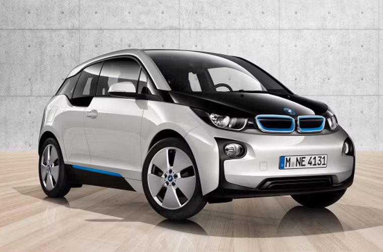 Chiếc xe Focus Electric, giá khoảng 29.000 USD, đạt quãng đường vận hành 122km mỗi lần sạc, cũng trở nên hợp túi tiền hơn sau khi giảm giá mạnh.