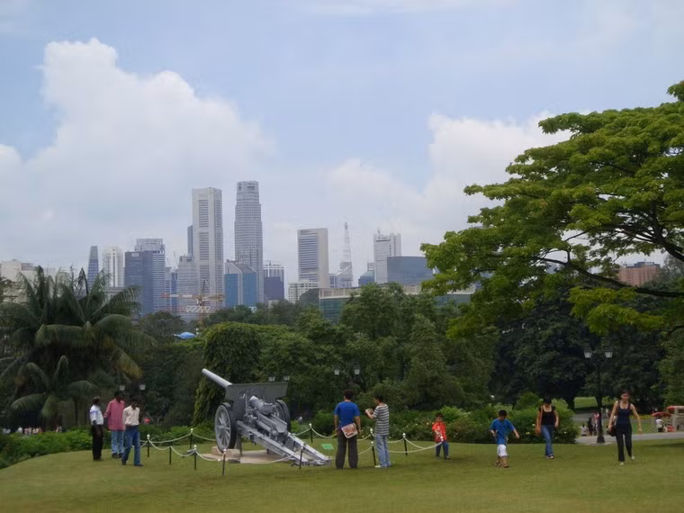Ngày nay, du khách có thể tham quan dinh Istana khi dinh mở cửa vào những ngày lễ quan trọng của Singapore dịp năm mới, ngày Quốc tế Lao động, lễ hội Hari Raya Puasa của người Hội giáo hay lễ hội Deepavali của người Ấn giáo.