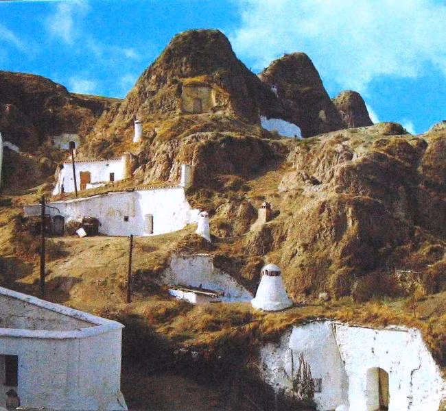  Thị trấn Guadix ở tỉnh Granada là một địa danh lịch sử nổi tiếng của Tây Ban Nha.