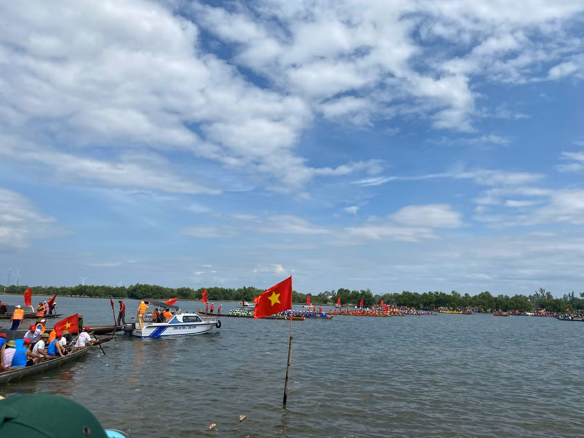 Trước đó, vào ngày 1/9, lễ hội đua thuyền trên sông Nhật Lệ của huyện Quảng Ninh cũng đã được tổ chức thành công, thu hút đông đảo người dân.
