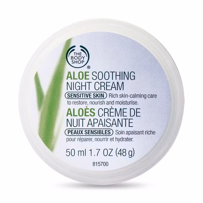 The Body Shop Aloe Soothing Night Cream. Các bạn có làn da nhạy cảm sẽ thích sản phẩm này, với đặc tính không chứa chất bảo quản, hương liệu, hay màu sắc nên rất hoàn hảo cho da nhạy cảm.