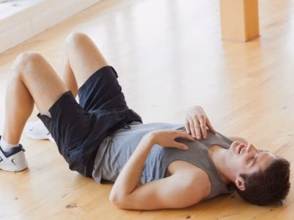  Nhiệt huyết lúc đầu, chán nản về sau. Bạn nên duy trì cường độ tập luyện tăng dần chứ không nên tập luyện quá sức trong thời gian đầu sau đó mất dần phong độ vì chán nản và mệt mỏi. Một khi cơ bắp của bạn đã quen dần với việc vận động, bắt đầu đẩy mạnh cường độ thêm một chút, dần dần, bạn sẽ vượt ra ngoài vùng thoải mái của mình và duy trì được thói quen tập luyện thường xuyên. 