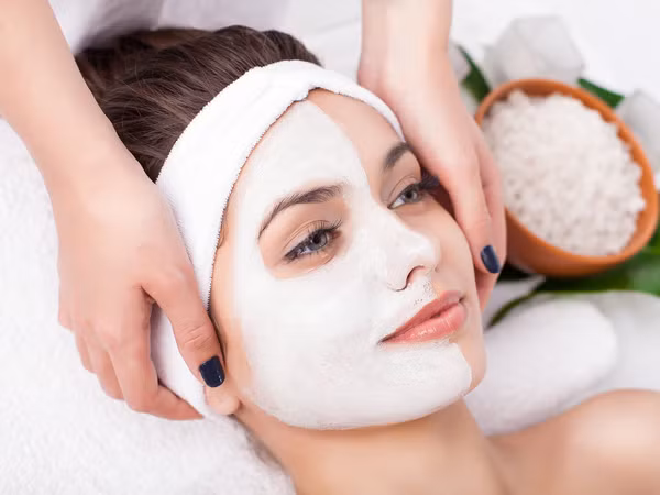  Mặt nạ nhau thai. Nhiều phụ nữ dựa vào những lời truyền miệng và tìm cách chống lão hóa bằng cách ăn nhau thai, ăn theo lời đồn này, nhiều loại mặt nạ, kem dưỡng da trên thị trường quảng cáo là có chứa tinh chất nhau thai cừu giúp chống lão hóa. 