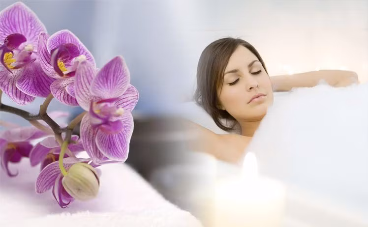 Tắm. Tắm là một cách làm đẹp cho “vòng 1″ rất đơn giản mà chị em có thể làm hàng ngày. Dù là tắm tối hay tắm sáng thì đều tốt cho ngực. Chị em nên tắm bằng vòi hoa sen, để cho nước mát từ vòi hoa sen xả nhẹ nhàng vào ngực. Áp lực của dòng nước sẽ giúp lưu thông mạch máu, làm săn chắc các mô tế bào và do đó có tác dụng làm vùng da ngực săn chắc.