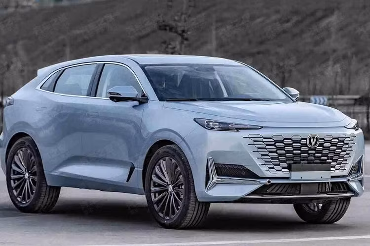 Như thông tin đã đưa, mẫu xe SUV Changan UNI-K trước đây vốn được biết đến dưới cái tên cũ là UNI-V. Ngoài ra, đây còn là phiên bản thương mại của mẫu xe concept Changan Vision-V đã lần đầu tiên trình làng trong triển lãm Ô tô Bắc Kinh 2020 diễn ra vào cuối tháng 9 năm nay.