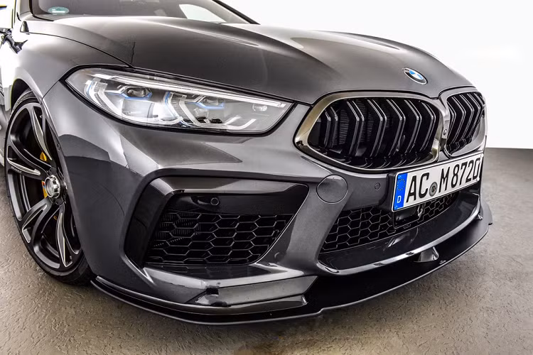 Bên cạnh việc tăng sức mạnh cho động cơ, gói nâng cấp của AC Schnitzer độ BMW M8 đi kèm với bộ lò xo giảm xóc mới giúp hạ thấp hệ thống treo trước và sau xuống 20 mm và 15 mm so với tiêu chuẩn. Điều này tác động không nhỏ đến khả năng hoạt động của xe.