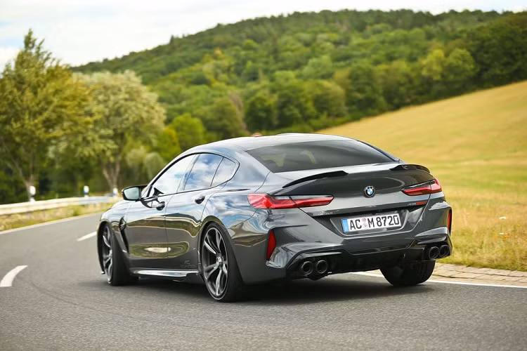 Nội thất của những chiếc BMW M8 được AC Schnitzer độ vẫn được giữ nguyên bản. Chi phí để thực hiện bản độ này không được AC Schnitzer công khai.