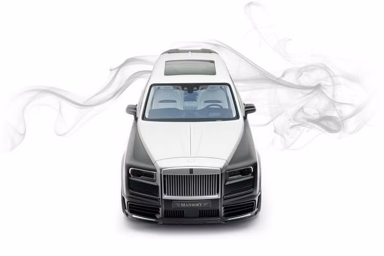 Da cá sấu cũng xuất hiện trên chiếc SUV siêu sang bản độ Mansory ở hai bên ghế trước và trên tay vịn phía trước/sau. Dòng chữ Mansory được thêu ở lưng ghế ngồi trong khi logo Billionaire đặc trưng cho phiên bản này được in nổi trên tựa đầu và các tấm cửa có hoa văn mới cũng là điểm nhấn được hãng độ đưa vào khoang lái của chiếc SUV siêu sang Rolls-Royce Cullinan phiên bản tỷ phú Mansory.