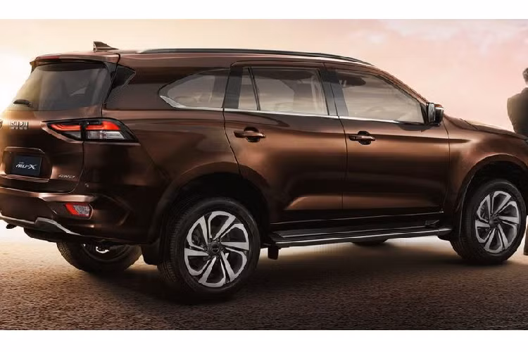 Về truyền động, Isuzu MU-X 2021 tại Thái Lan được bán ra với 2 tuỳ chọn về động cơ, bao gồm động cơ dầu 4 xy-lanh 1.9L, sản sinh công suất 150 mã lực/350 Nm mô-men xoắn và động cơ dầu 4 xy-lanh 3.0L, sản sinh công suất tối đa 190 mã lực và 450 Nm mô-men xoắn. Sức mạnh này được truyền xuống hệ dẫn động 1 hoặc 2 cầu thông qua hộp số tuỳ chọn 6 cấp tự động hhoặc 6 cấp số sàn.