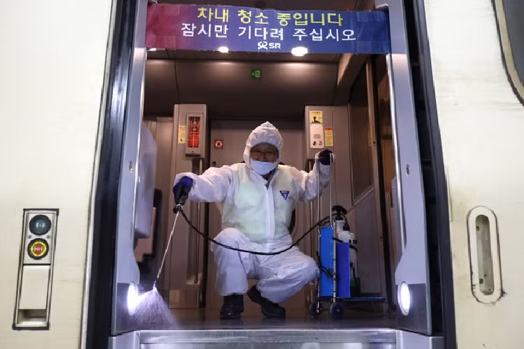 Viêm phổi do virus corona khiến thế giới hoảng sợ ra sao? - Hình 5 Viem phoi do virus corona khien the gioi hoang so ra sao?-Hinh-5