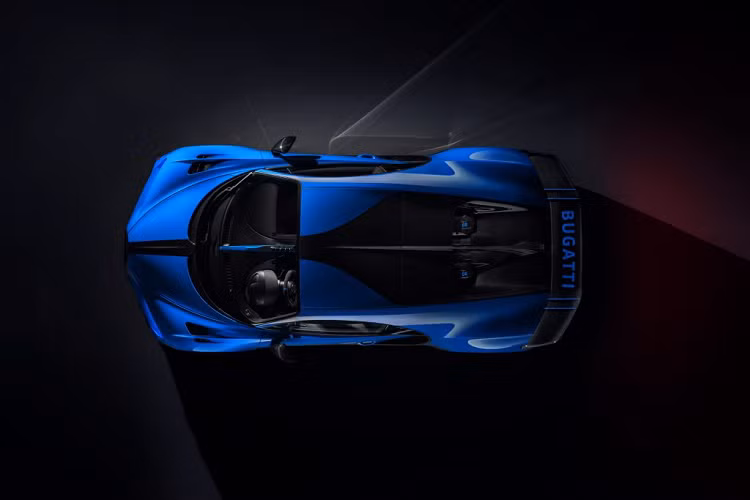 Bằng cách cải tiến hiệu quả khí động học và giảm khối lượng cho chiếc hypercar này, các kỹ sư đã cải thiện khả năng xử lý và khiến Chiron trở nên ổn định hơn khi vào cua. Chiếc xe vẫn được trang bị động cơ W16 8,0 lít, có khả năng sản sinh công suất lên tới 1.479 mã lực.