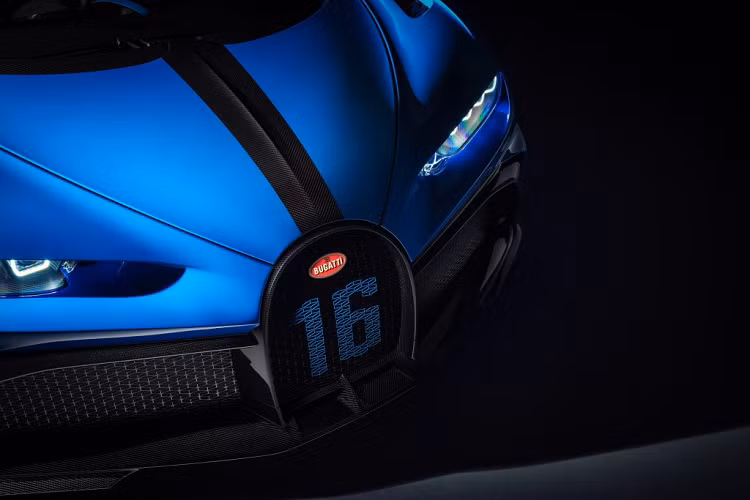 Có thể nói, Chiron là một dòng xe với nhiều biết thể nhất của thương hiệu Bugatti. Có thể kể tới những mẫu xe được phát triển từ Chiron gây đình đám trong thời gian qua như Divo, La Voiture Noire, Centodieci và mới đây nhất chính là chiếc xe vừa được thương hiệu này cho ra mắt – Chiron Pur Sport.