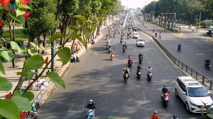 Không còn chứng kiến cảnh chen chúc giữa các phương tiện giao thông trên đường Hoàng Minh Giám vào trung tâm thành phố 