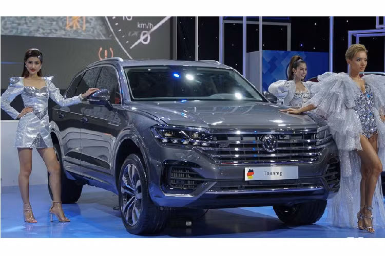 Nguyên nhân dẫn đến tình trạng trên là bởi Volkswagen Việt Nam đã thuê Volkswagen Touareg 2020 mới của đối tác Trung Quốc để kịp thời gian trưng bày xe tại Triển lãm ôtô Việt Nam 2019. Sau khi sự việc bị phát hiện, phía hãng xe nước Đức đã có công văn đề nghị được tái xuất 2 chiếc xe gặp sự cố đáng tiếc trên.