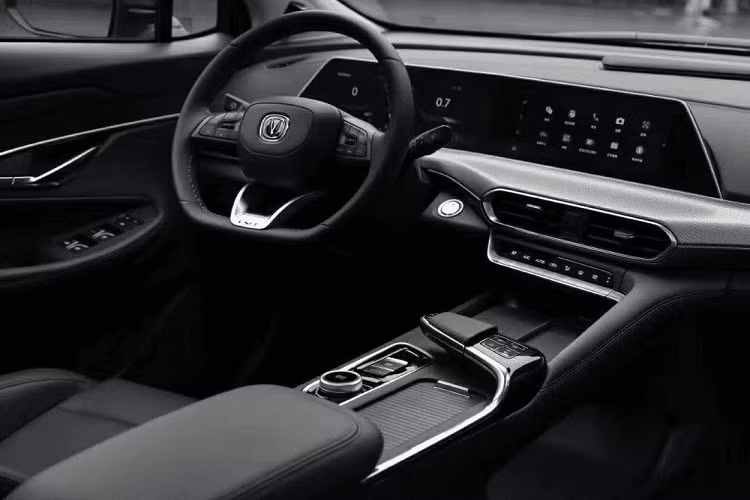 Cụ thể, giá xe Changan UNI-T 2020 khoảng 180.000 nhân dân tệ (tương đương 592 triệu đồng), và sẽ chính thức ra mắt thị trường Trung Quốc trong tháng 6 năm nay. Hiện tại, quá trình sản xuất nó đã được bắt đầu.