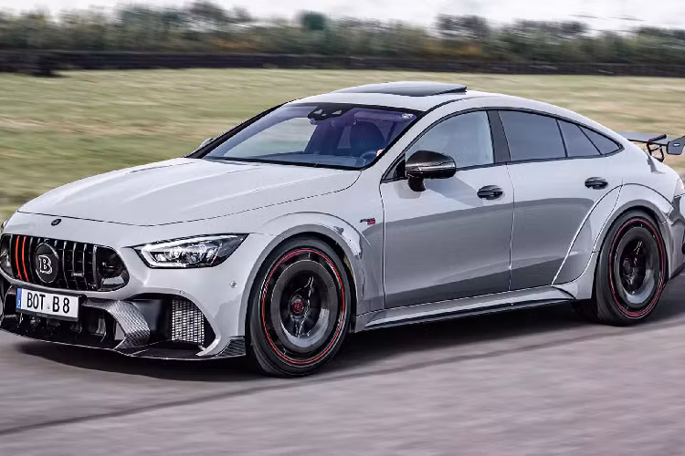 Như tên gọi “One Of Ten”, hãng Brabus chỉ sản xuất giới hạn 10 chiếc Brabus Rocket 900 để đảm bảo sự độc quyền, đi kèm với mức giá không hề rẻ. Giá xe Brabus Rocket 900 trong ảnh khoảng 435.800 Euro, tương đương với khoảng 515.000 USD (khoảng 11,9 tỷ đồng).