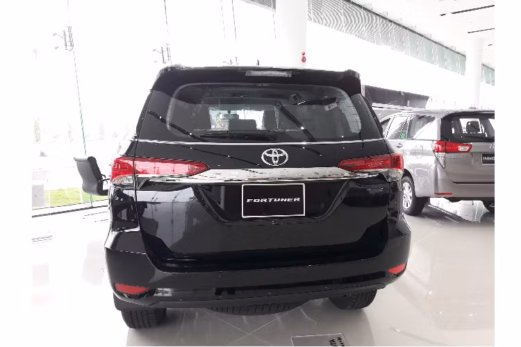 Vì là xe được các đại lý thanh lý với mục đích dọn kho, nên khách mua xe sẽ không được chọn màu sơn theo sở thích, đồng thời xe được bán với số lượng có hạn