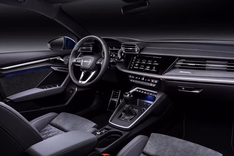 Với kiểu dáng mới đậm chất thể thao, Audi A3 thế hệ thứ 4 hoàn toàn mới nay đã trở thành mẫu xe nhỏ có ngoại hình năng động bắt mắt nhất trong số tất cả các xe thuộc tập đoàn Volkswagen, vượt qua cả chiếc Seat Leon cũng khá đình đám thời gian gần đây.