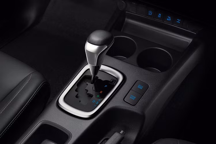 Về an toàn, Hilux 2020 tại Australia cũng được trang bị gói Toyota Safety Sense tương tự các thị trường khác. Gói này gồm hệ thống cảnh báo trước va chạm tích hợp phát hiện người đi bộ, kiểm soát hành trình thích ứng, cảnh báo tốc độ, cảnh báo lệch làn đường, nhận diện biển báo giao thông…