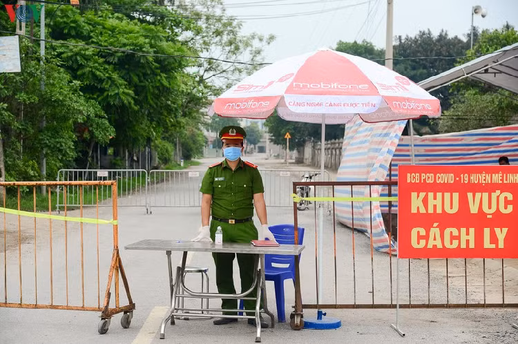Nguoi dan Ha Loi truoc gio do bo lenh phong toa vi COVID-19