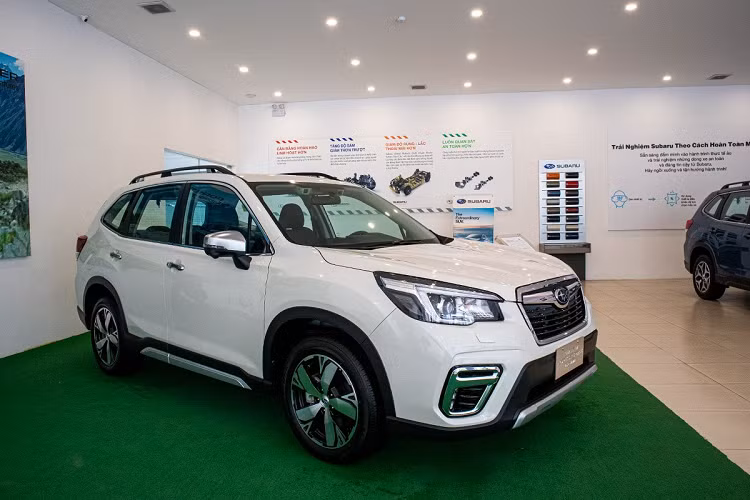  Subaru Forester 2020 mới thế hệ thứ 5 chỉ vừa được ra mắt thị trường xe hơi Việt Nam từ tháng 7 năm 2019 nhưng phiên bản nâng cấp của chiếc Crossover (CUV) này đã được giới thiệu tại Singapore Motor Show 2020. Tuy nhiên, phiên bản nâng cấp của Subaru Forester sẽ phải mất thời gian dài nữa mới cập bến thị trường trong nước.