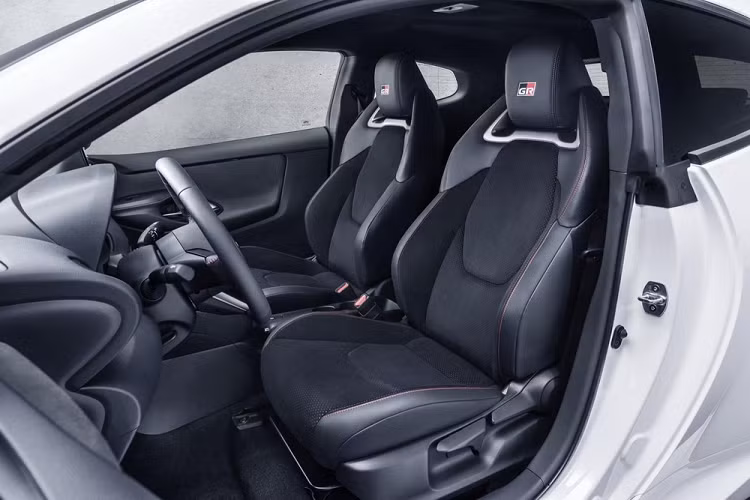 Ở thị trường Nhật Bản, Toyota GR Yaris 2020 sẽ sở hữu công suất tối đa 268 mã lực và mô-men xoắn cực đại 370 Nm. Đây chính là khối động cơ 3 xi-lanh mạnh nhất thế giới từng được lắp cho một mẫu xe thương mại.