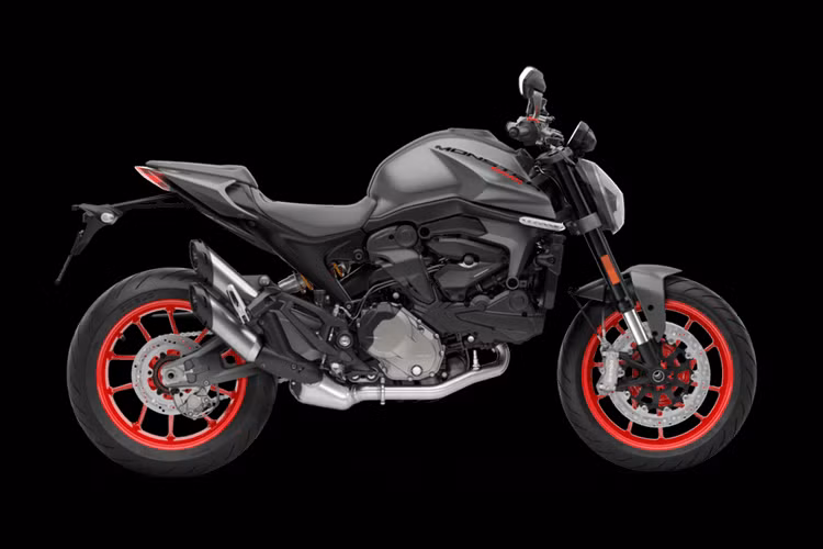 Ngoại hình của xe vẫn mang thiết kế tổng thể là một mẫu naked bike cơ bắp với các đường gân gồ cao trên bình xăng và đuôi xe. Tuy nhiên nếu so với phiên bản cũ có phần bệ vệ và cứng cáp thì Ducati Monster 2021 lại có phần lép vế hơn. Bù lại tổng thể xe sẽ gọn gàng và hiện đại hơn.