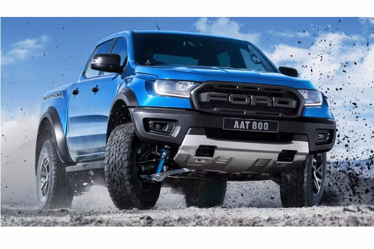 Với những nâng cấp đáng chú ý, giá xe Ford Ranger Raptor 2020 là 47.800 USD (1,126 tỷ đồng), nhỉnh hơn 2.000 USD so với phiên bản trước. Ford Ranger Raptor là một cái tên có sức hấp dẫn lớn trong phân khúc xe bán tải tại thị trường Việt Nam. Tại Việt Nam, Ford Ranger Raptor 2020 có giá 1,198 tỷ đồng.
